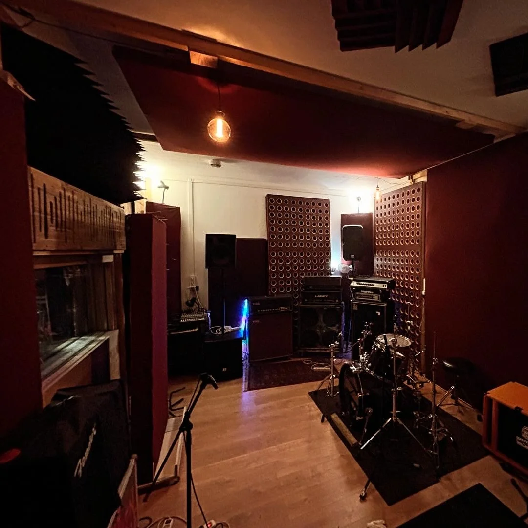 Studio Resonance 93 - Image 1