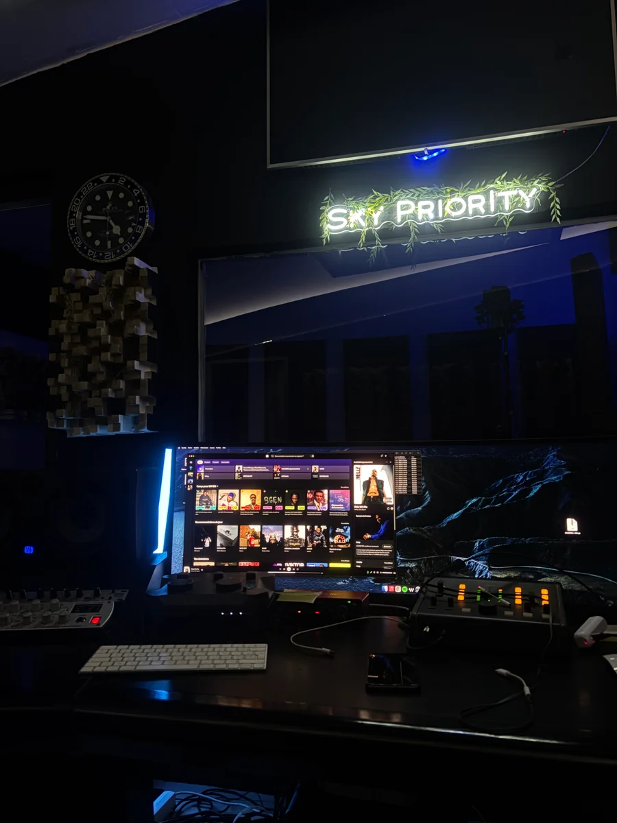 Studio SKY PRIORITY - Image 1